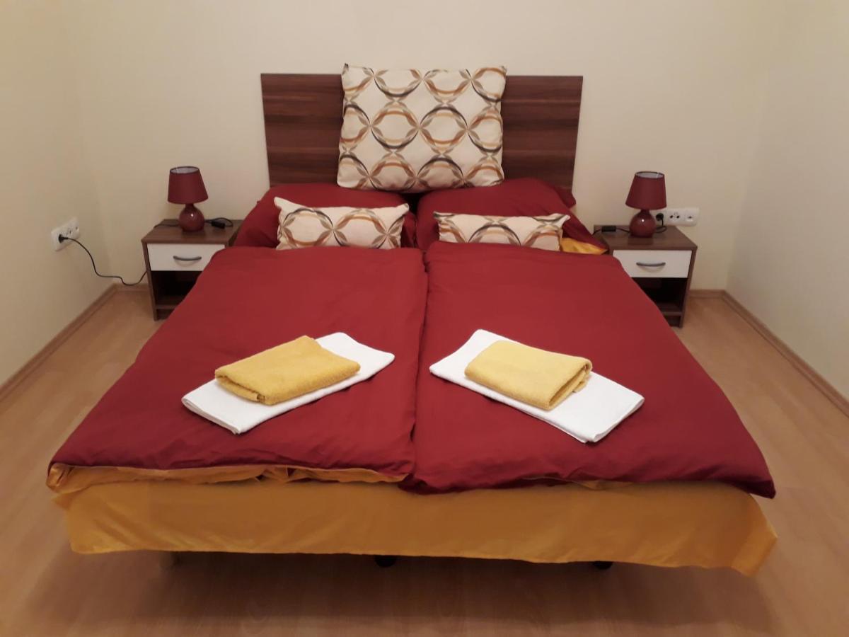Piac Utcai Apartman Debrecen Exterior foto