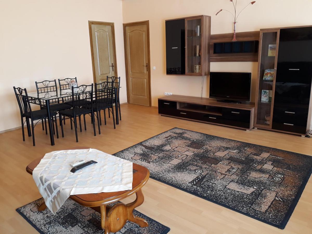 Piac Utcai Apartman Debrecen Exterior foto